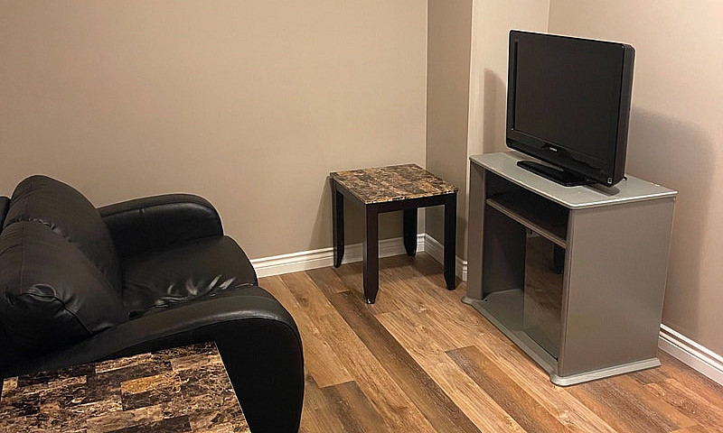 2 Bed Basement, Priv...