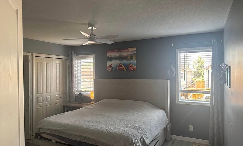 House For Sale - Lac...