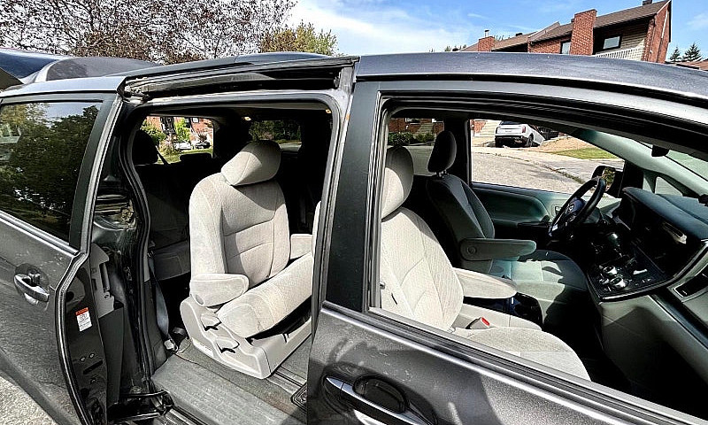 Toyota Sienna ...
