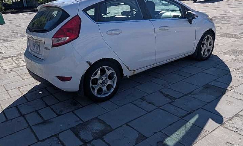 2012 Ford Fiesta Hat...