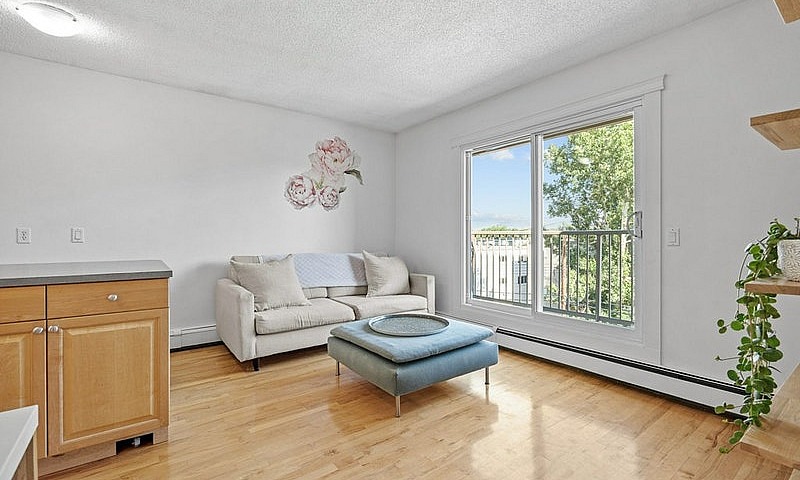 Condo For Sale In Cr...