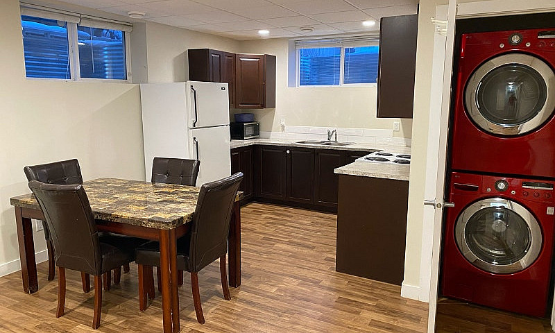Basement Suite (Sepa...