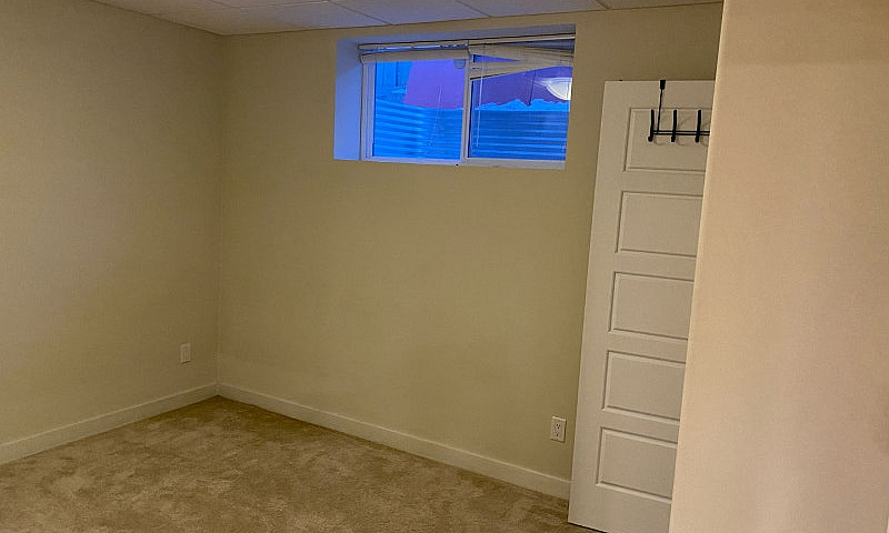 Basement Suite For R...