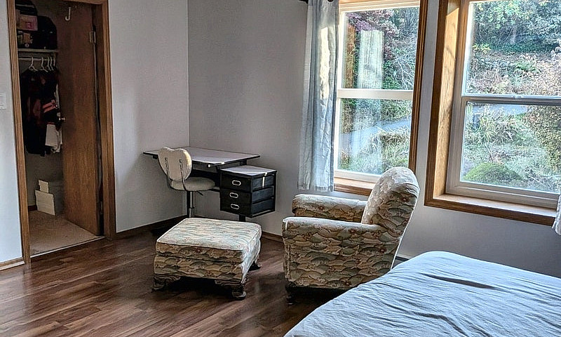 5-Bedroom Home On 5 ...