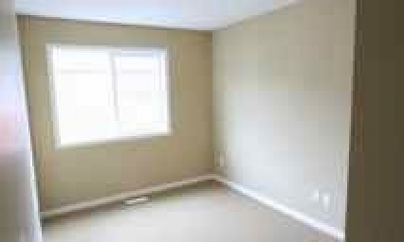 Immaculate Townhouse...