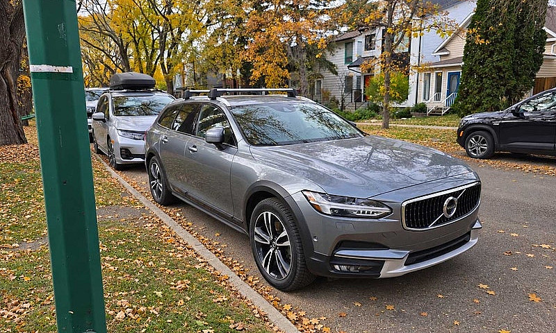 2019 Volvo V90 Cross...