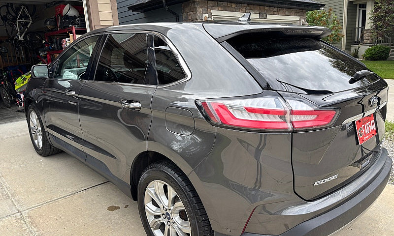 2019 Ford Edge Titan...