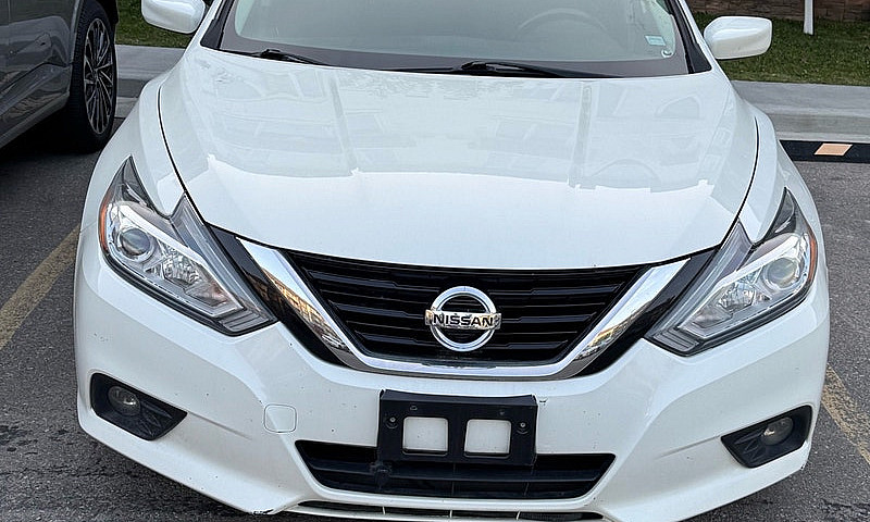 2017 Nissan Altima 2...