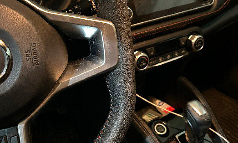 2020 Nissan Kicks Sr...