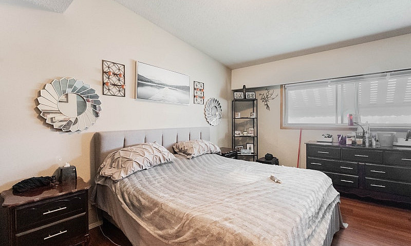 Townhouse Style 4-Pl...