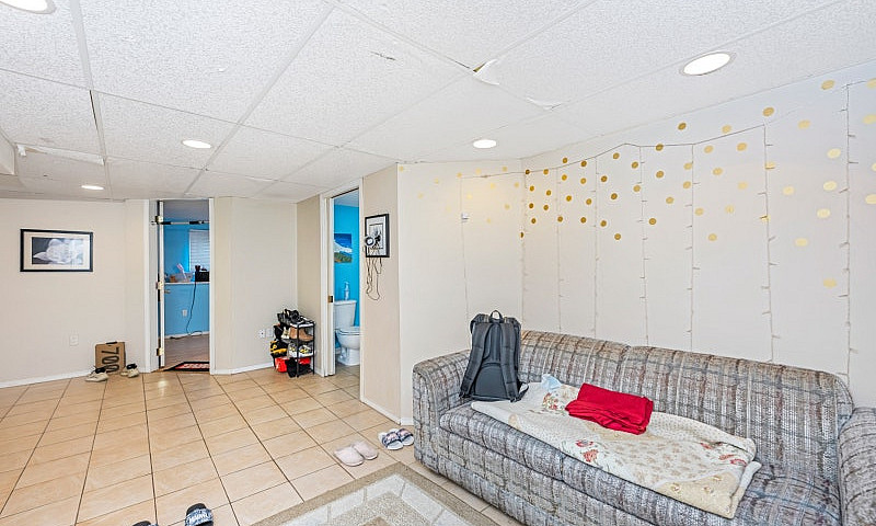 3 Bedrooms For Rent...