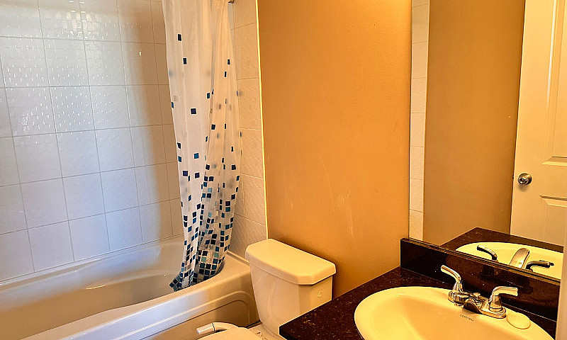 Top Floor Condo 2 Be...