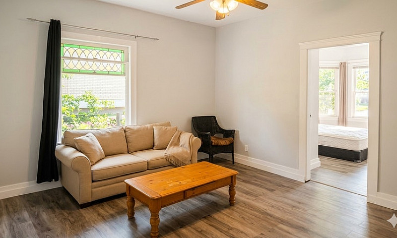 (Downtown) Spacious ...