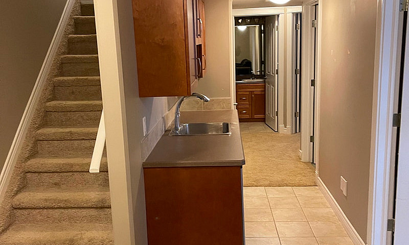 2 Bed Basement, Priv...