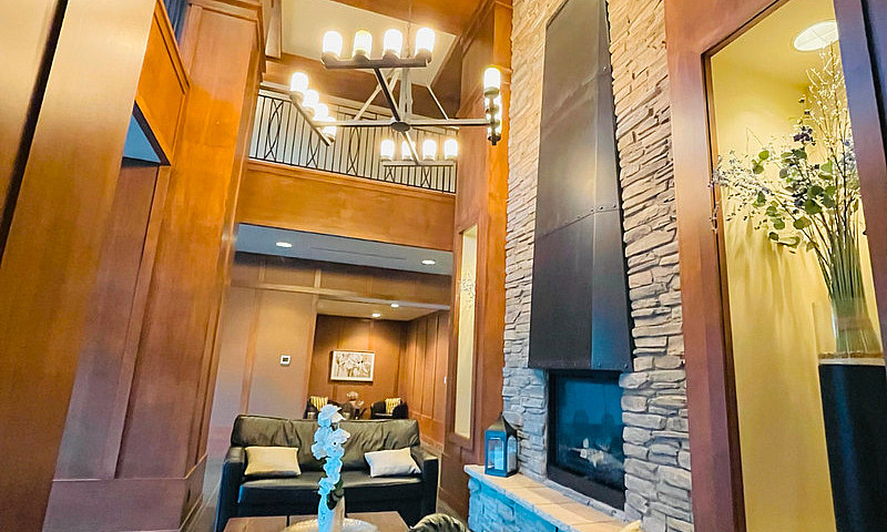 Elegant 1Br/1Ba Suit...