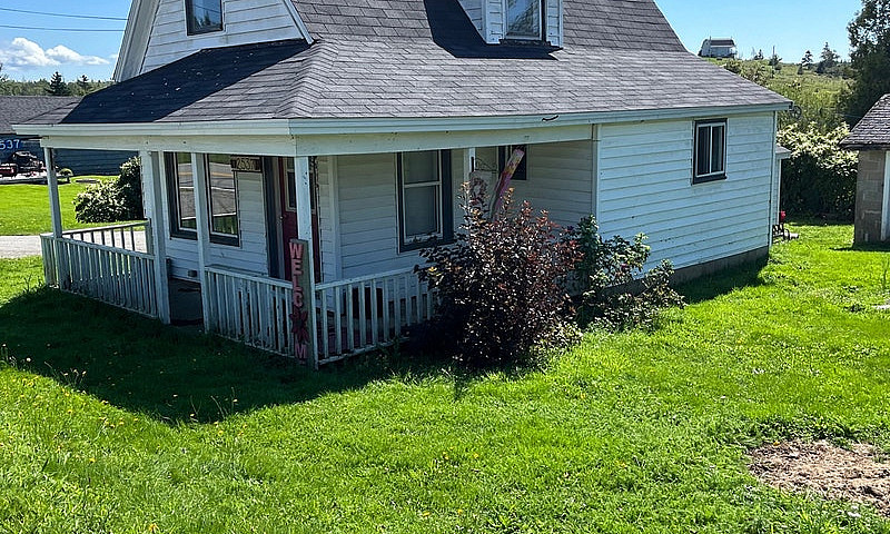 3 Bed 1 Bath Highway...