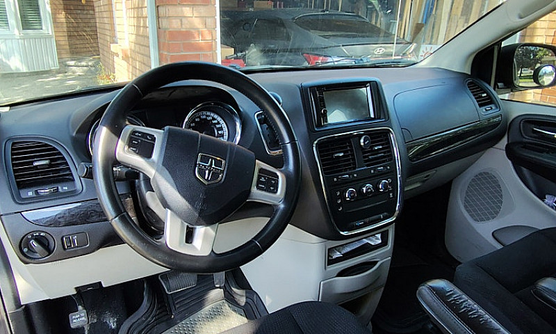2017 Dodge Grand Car...