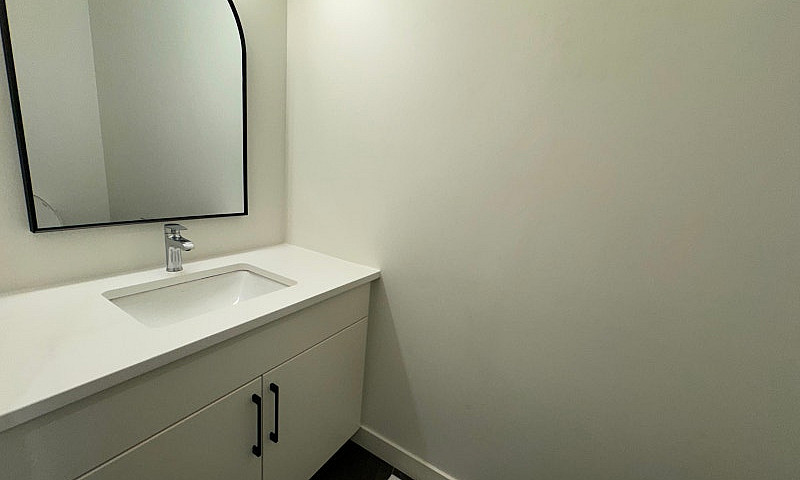 **3 Bed 2.5 Bath Dup...