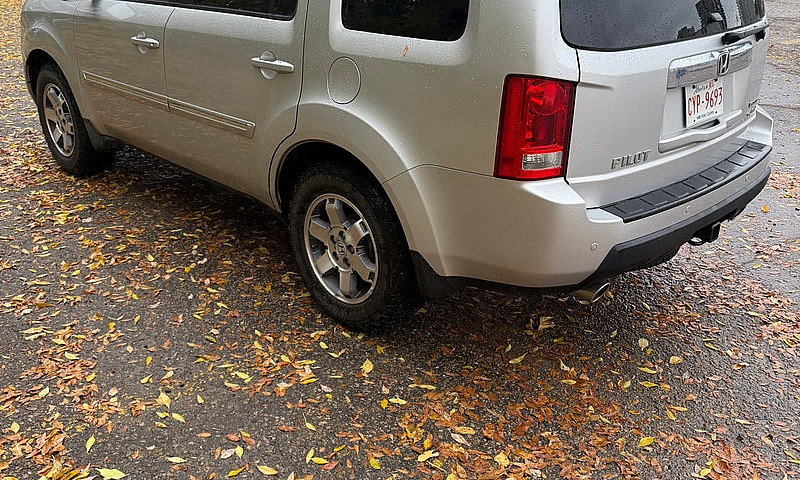 Mint Honda Pilot...