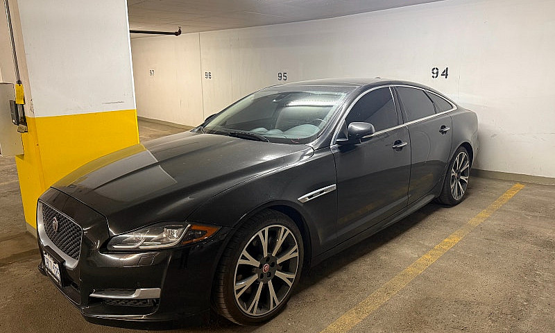 2016 Jaguar Xj...