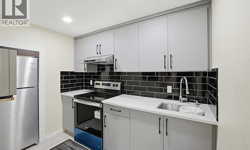 Detached House For S...