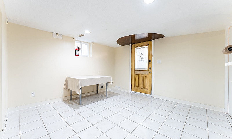 4-Bed Basement @Yong...
