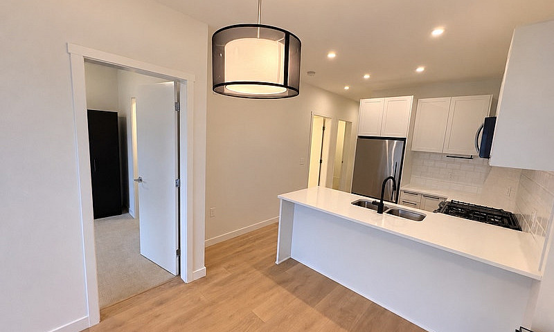 Modern Top-Floor 2-B...