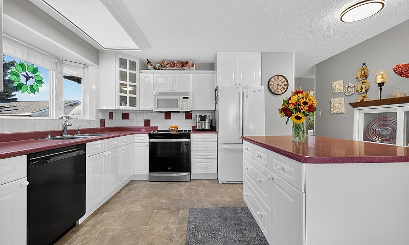 4 Bedroom In Bon Acc...
