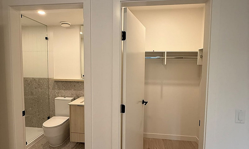 Brand New 2 Bed + De...