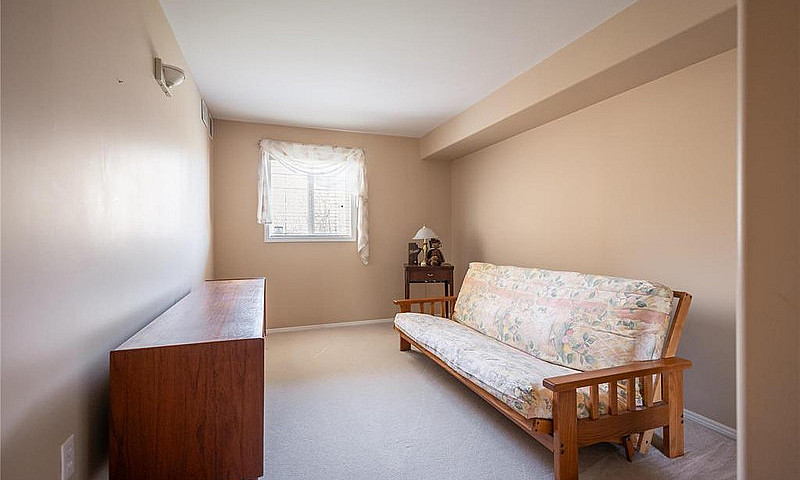 Charleswood Condo - ...