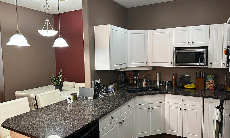 Spacious 938 Sqft Co...