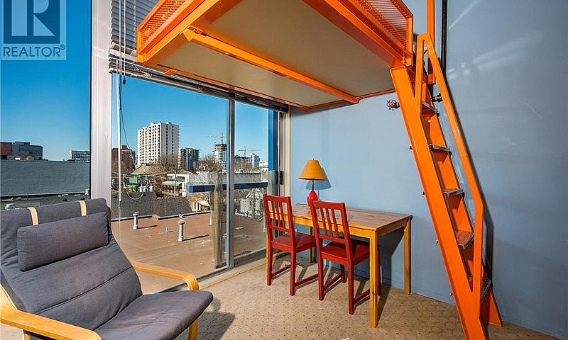 Bright, High Ceiling...