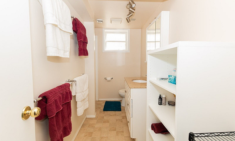 2 Bedroom Basement S...