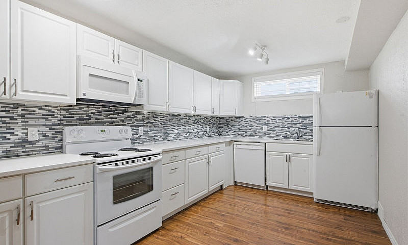 1 Bedroom Basement S...
