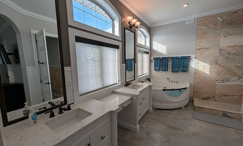 4378 Sqft 6 Bed/5Bat...
