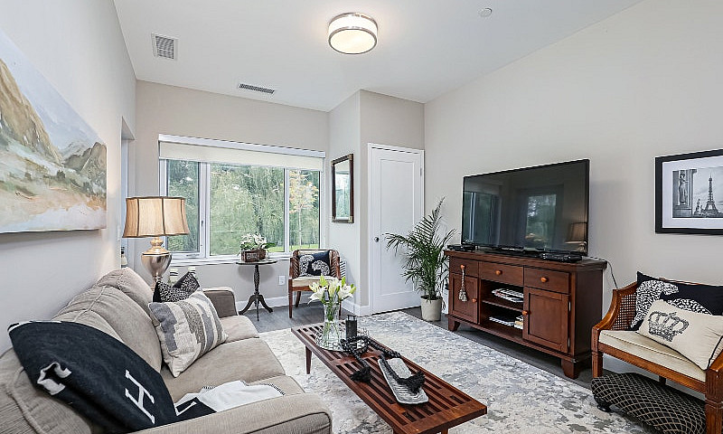Luxury Apartment Hom...