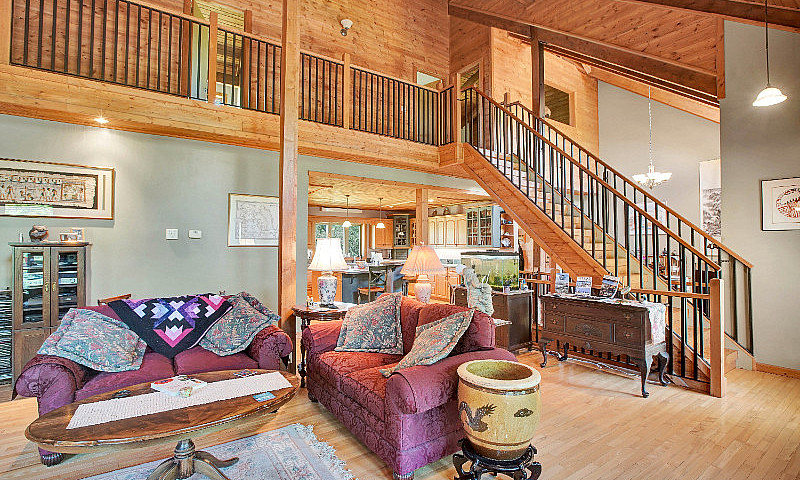 Stunning 3000+ Sq Ft...