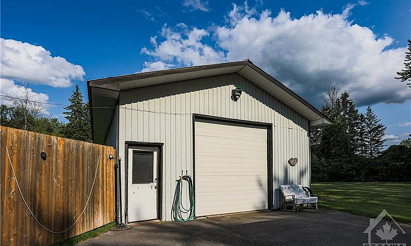 House For Sale - Com...