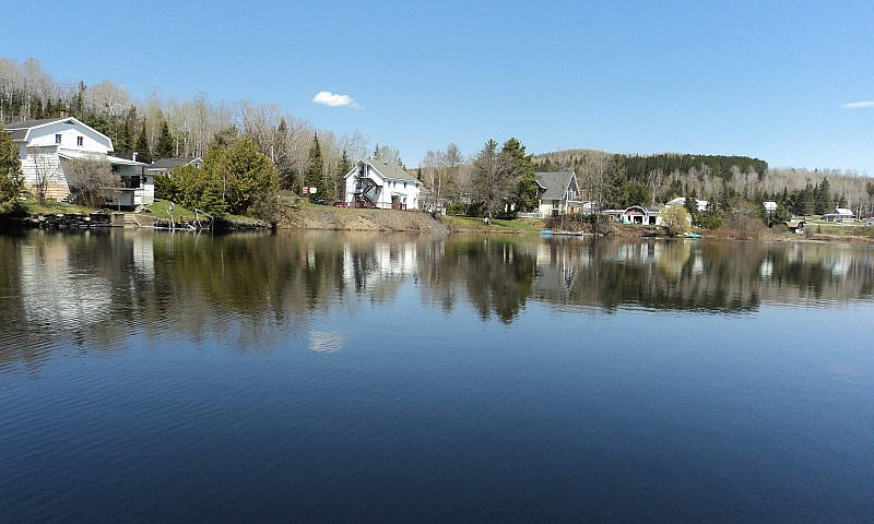 St-Marc-Du-Lac-Long,...