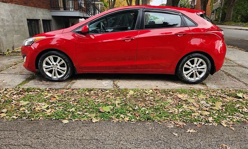 Hyundai Elantra Gt •...