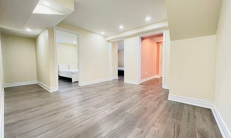 Bright 2-Bedroom Bas...
