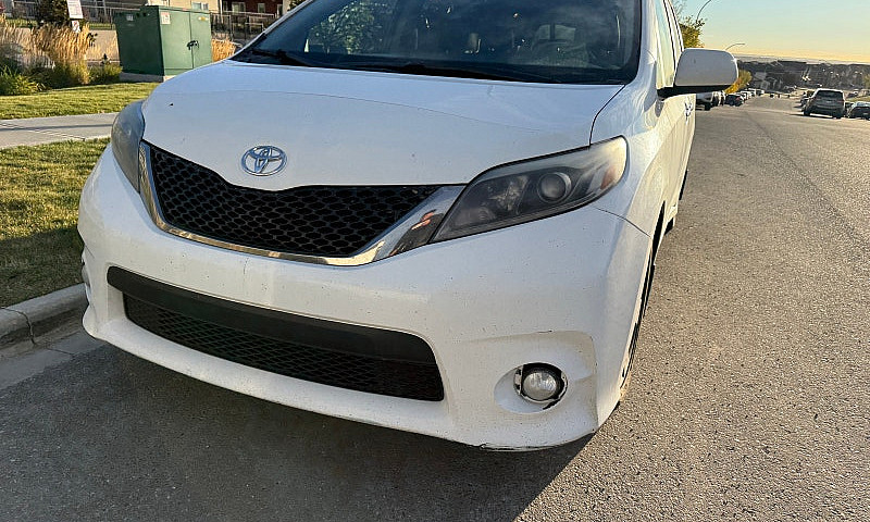 2017 Sienna Se Fwd 8...