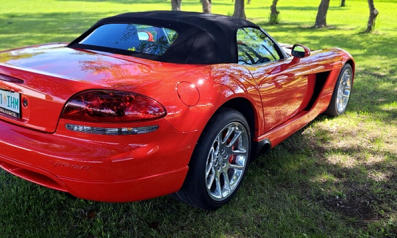 2005 Dodge Viper Srt...