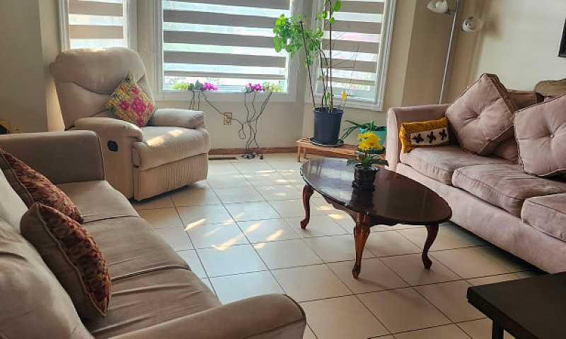 For Sale 3 Beds, 4 W...
