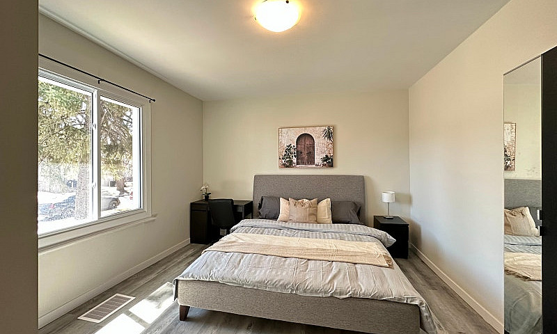 Fully Furnished 3 Be...