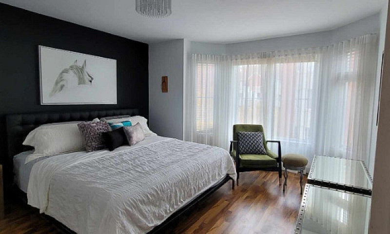 Condo 4 1/2 Must See...