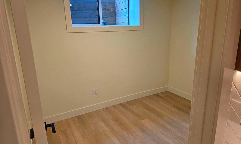 Renfrew -Brand New, ...