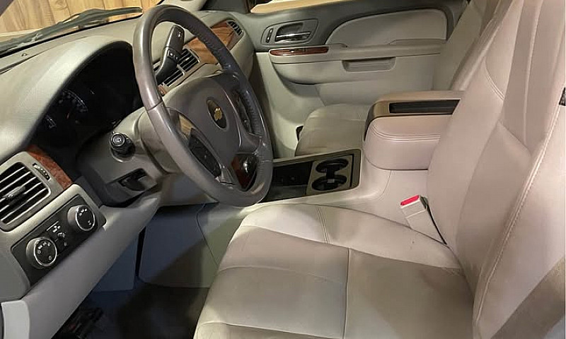 2012 Chev Suburban...