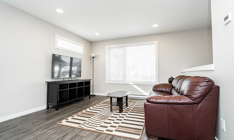 Furnished Spacious 3...