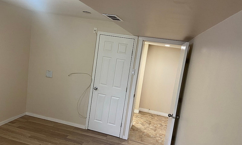 Basement Suite For R...